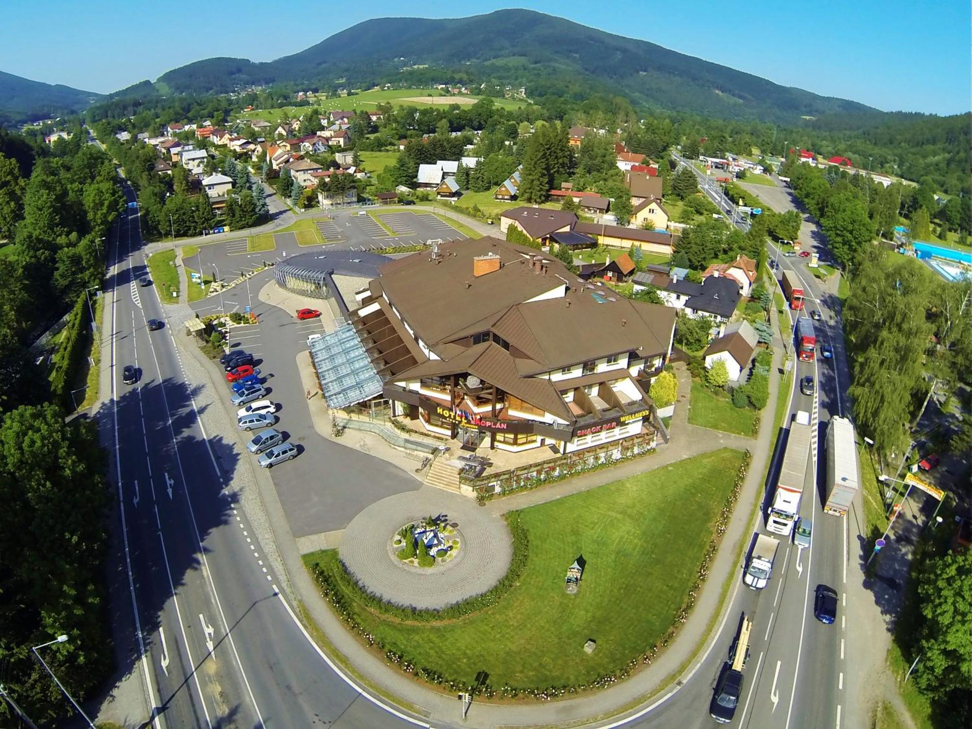 Hotel Eroplan Roznov pod Radhostem Exterior photo